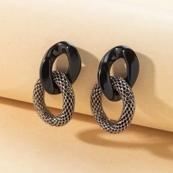 Chain Link Drop Earrings Silver Black - Picture 3 of 6